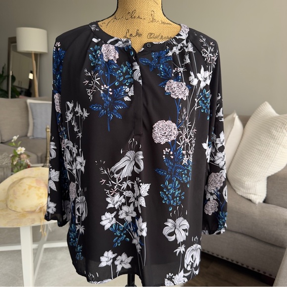 Banana Republic Black and Blue Floral Blouse - Picture 2 of 8
